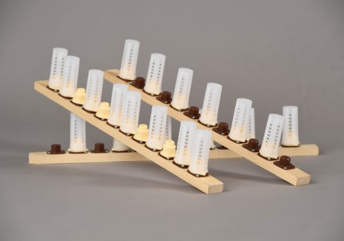 A 50 - 3 queen cells holders